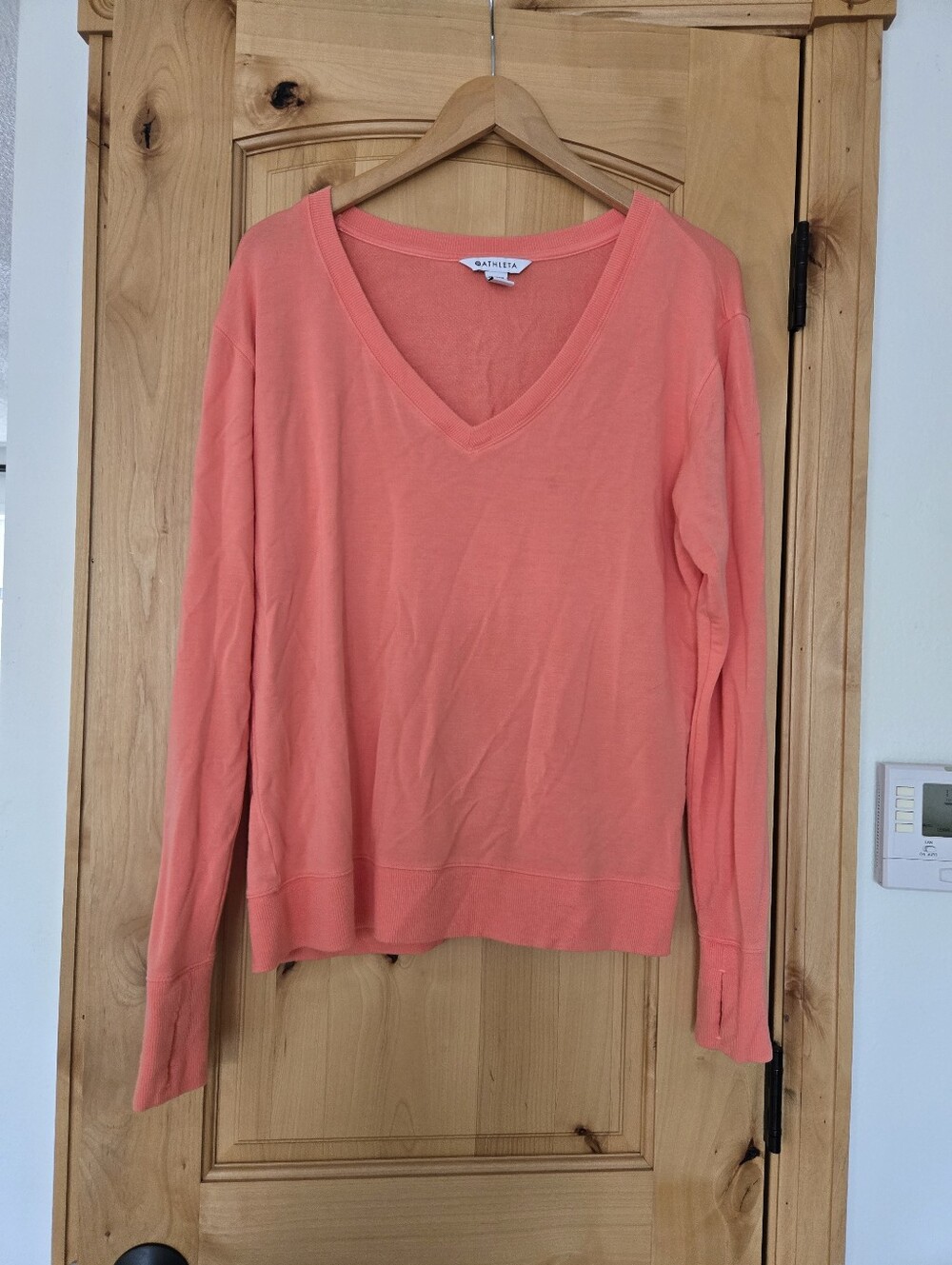 Athleta Coral V-Neck Soft Lightweight Pullover Top with Thumbholes Large